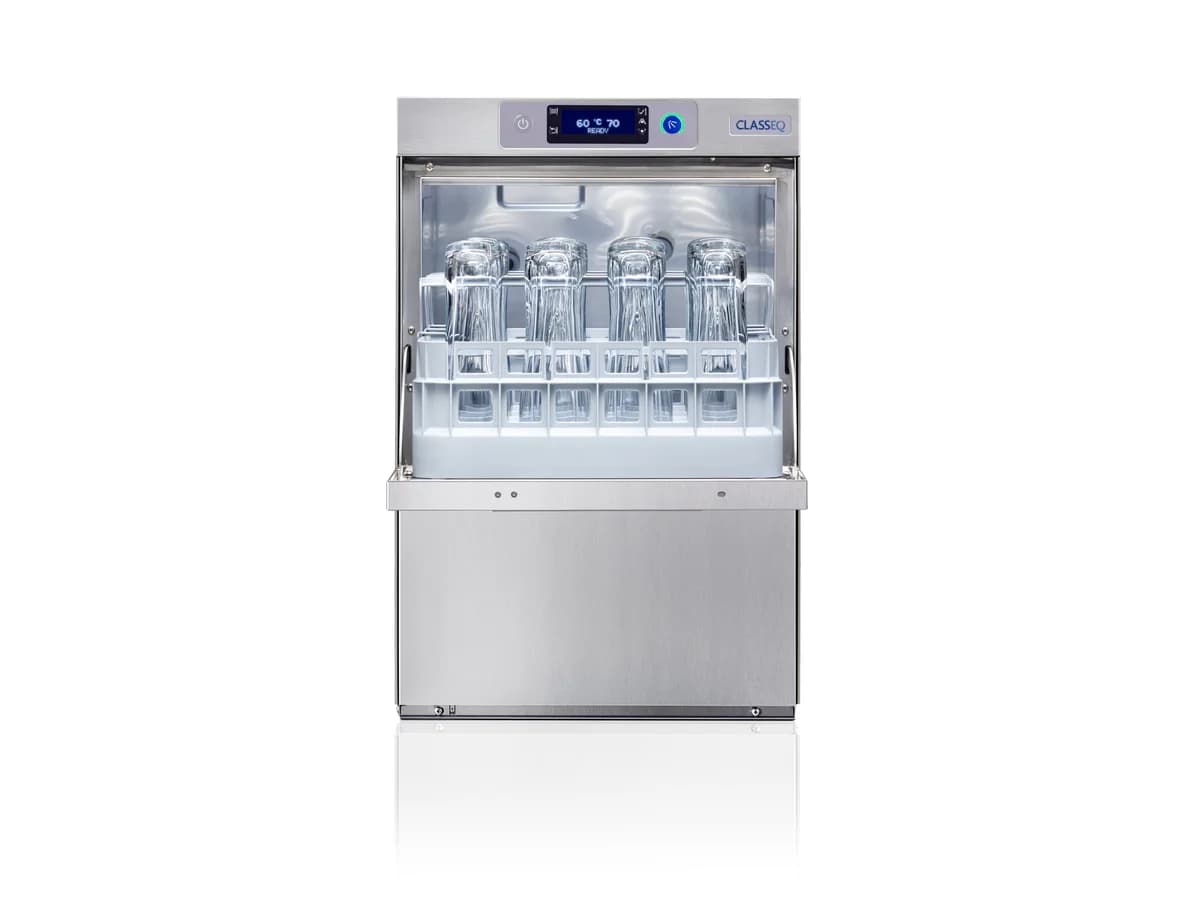 Undercounter glasswasher with a rack of drinking glasses
